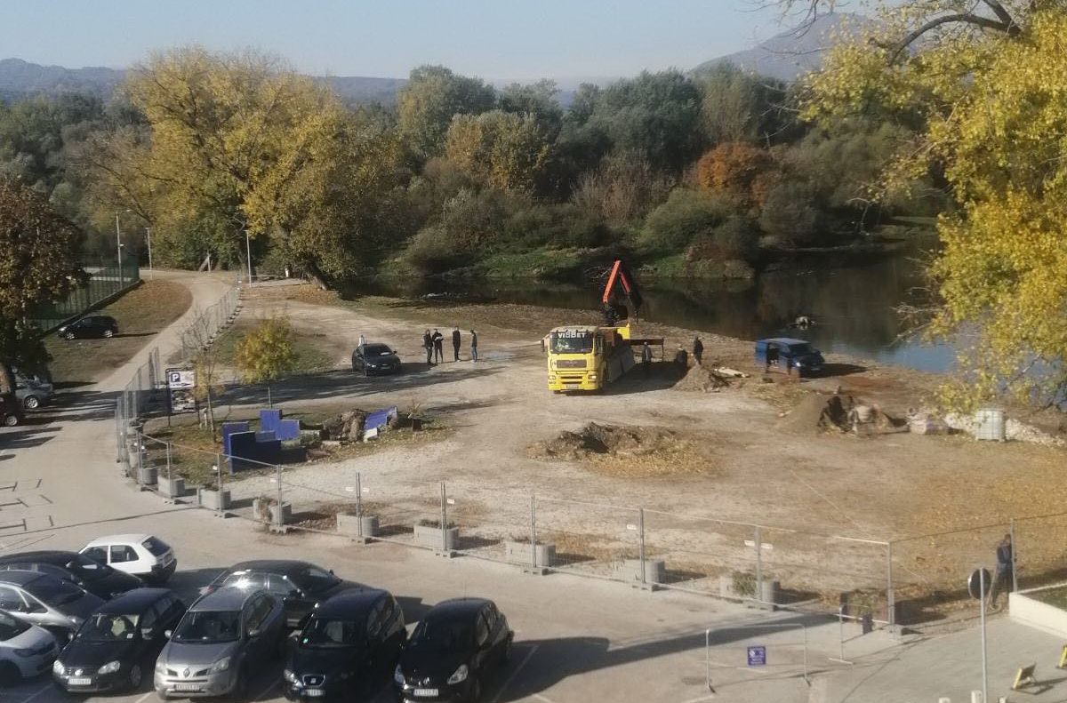 Gradnjom parkinga kod gradske plaže zaokružuje se uređenje kompleksa SC “Mladost“