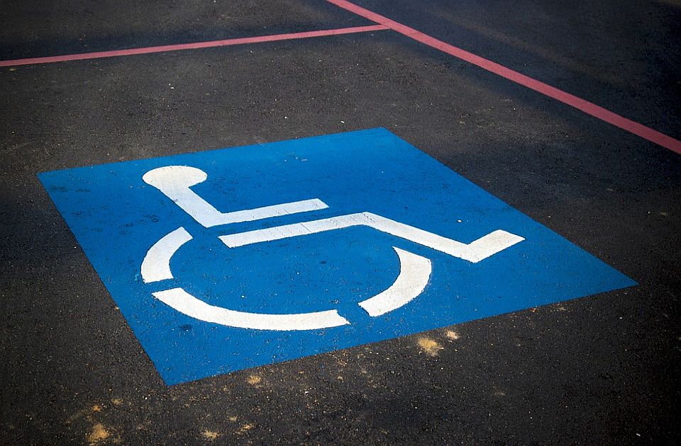 Slika broj 1538875. Osobe sa invaliditetom na portalu eUprava mogu da se prijave za besplatan parking