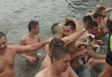 Student Đorđe Luković iz šestog pokušaja prvi doplivao do časnog krsta (FOTO)