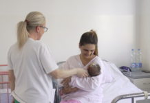 Ovo je hrabra majka koja se porodila u autu na putu do bolnice