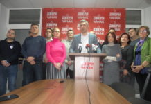 Dveri izlaze iz Skupštine grada i formiraju paralelni narodni parlament