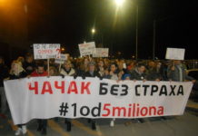 Nepoznati muškarac tražio od čačanske novinarke da mu pokaže fotografije sa protesta
