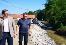 Vučić u Dragačevu: Svi poplavljeni objekti biće renovirani, u sportskoj hali biće postavljen najbolji parket