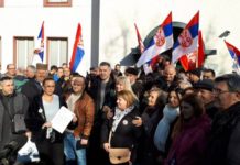 Traje blokada zgrade RTS-a, niko ne može da uđe