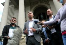 Obradović i Kostić prekinuli štrajk glađu, Dveri nastavljaju kampanju za bojkot izbora