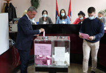 Gradonačelnik Todorović glasao u zgradi Osnovnog suda