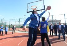 Vučić ponovo student, upisao školu za košarkaške trenere