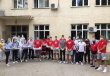 Košarkaši i treneri iz Čačka podelili pakete koje je čačanskoj bolnici donirala kompanija “Mozzart“