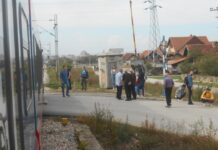 Voz udario ženu na pružnom prelazu u Kulinovačkom polju, delovalo da se bacila na prugu