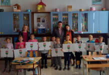Đaci prvaci u opštini Lučani povodom Dečje nedelje dobili sveske, bojice i pribor
