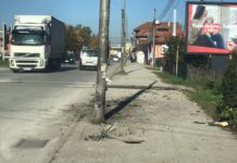 Taksisti pozlilo za volanom, udario u banderu i preminuo