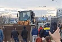Određen pritvor demonstrantu koji je u Šapcu zaustavio bager