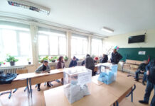 Vrh SNS razmatra: Parlamentarni izbori u oktobru ili decembru?