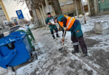Ekipe “Komunalca“ uklanjaju led sa trotoara i javnih površina, radi se u tri smene