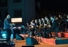 Koncert Big Benda RTS-a: Predivno veče u centru Čačka uz džez i sving (FOTO)