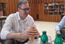 Vučić, Mali i Momirović doručkovali sendvič sa parizerom i najavili da će pojeftiniti još 10 proizvoda