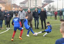 Otvoren teren sa veštačkom travom u kompleksu igrališta FK Sloboda