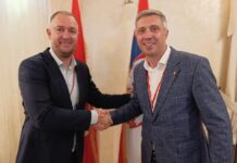 Dveri: Nemoguće da je vrh vlasti pošten, a da niži funkcioneri otimaju milione evra