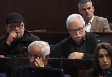 Građani protestovali ispred policijske stanice, traže kazne za lepljenje plakata protiv Stojana Markovića