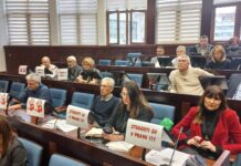 Transparenti “Krvave ruke“ i “Živela Srbija“ povod za žučnu raspravu u čačanskoj Skupštini (FOTO)