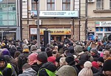 Gradski funkcioneri SNS komentarisali današnji protest i incidente ispred prostorija stranke