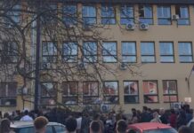 Identifikovan jedan od napadača na porodicu profesora Matijevića, nezadovoljni Čačani okupili se ispred tužilaštva