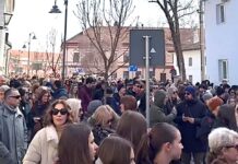 Protest ispred policije i tužilaštva u organizaciji prosvetnih radnika: Zašto nisu otkriveni i kažnjeni napadači na profesora Đorđa Matijevića?