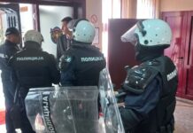 Bisenić: Sramota za Čačak da kordon policije čuva odbornike vlasti i gradsko rukovodstvo