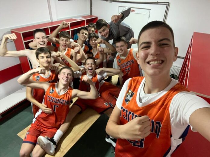 Mladost - Pioniri 25