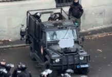 Marinika Tepić objavila fotografiju: Policija drži zvučni top na džipu kod Narodne skupštine