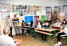 U školama u Mrčajevcima i Donjoj Trepči predstavljen roman “Šarena“ Aleksandre Mišić (FOTO)