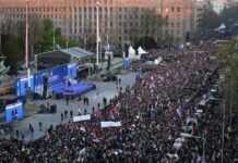 Koliko je ljudi bilo na skupu u Beogradu? Ovo su procene Vučića, Đilasa i Arhiva javnih skupova