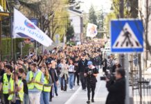 Pitali smo ChatGPT da opiše političku scenu u Čačku od početka godine do danas: Duboka kriza i snažna polarizacija