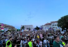 Više hiljada ljudi na Gradskom trgu u Čačku, Jovo Bakić poručio da su se probudili novi Obilići