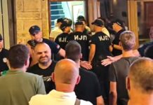 Tenzije ispred prostorija SNS na Gradskom šetalištu, sutra blokada auto-puta u Pakovraću