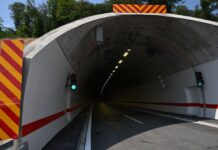 Vozač ušao u suprotan smer kod tunela Laz, hitno upozorenje razglasom sprečilo nesreću
