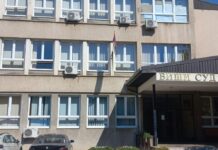 Održan protest ispred Višeg tužilaštva u Čačku u znak podrške poditeljima male Eme