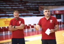 Saša Ocokoljić selektor U18 reprezentacije Srbije, Miloš Pejanović uz njega u stručnom štabu