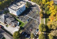 Završen novi parking kod gradskog bedema: 228 mesta, staze za pešake i bicikliste, nova rasveta i ozelenjavanje (FOTO)