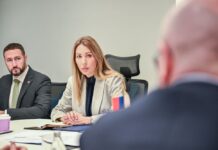 Đedović Handanović sa naftašima: Prioritet države stabilno snabdevanje gorivom, razvijeni svi scenariji u slučaju sankcija NIS-u