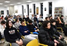 Čačanski srednjoškolci prisustvovali predavanju o veštačkoj inteligenciji: Možemo li verovati čet-botu?