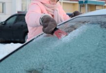 Automehaničar savetuje kako da bez oštećenja odledite automobil u ledenim danima