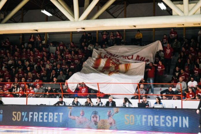 Borac - Kluz publika zastava 2