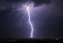 Muškarca iz okoline Čačka ubio grom na kućnom pragu, supruga jedva preživela