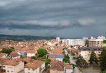 RHMZ izdao upozorenje na grmljavinske nepogode, grad i olujni vetar