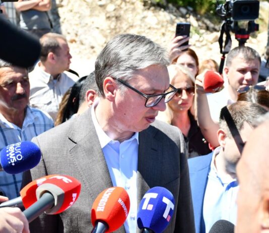 Vučić najavio da će ostavku na mesto predsednika Srbije podneti 27. septembra