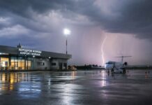 Zbog snažnog nevremena avion iz Soluna nije mogao da sleti u Lađevce