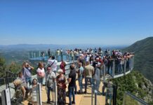 Vidikovac na Kablaru za mesec dana privukao 20.000 posetilaca, ostvaren prihod od sedam miliona dinara