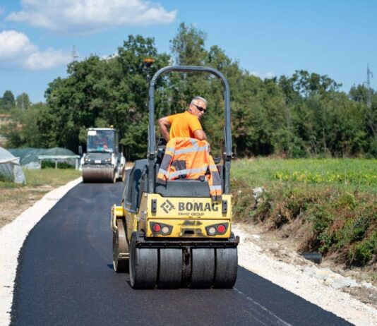 Prvi put urađen asfalt na deonici Vidakovića put – Borišića kosa u Trbušanima