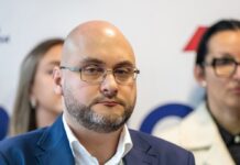 Politički transfer godine: Božović iz Dveri prešao u SNS, skupštinska većina brojnija za jednog odbornika